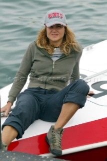 28/5/04.Valletta, Malta:Wives and girlsfriends help the powerboat crewsget ready for the big race in Malta. 29.05.04