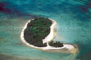 Idyllic desert island - French Polynesia