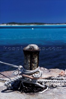 Mooring post