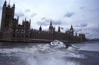 Making of the Bond movie the World is Not Enough on the River Thames