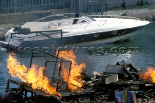 Making of the Bond movie the World is Not Enough on the River Thames