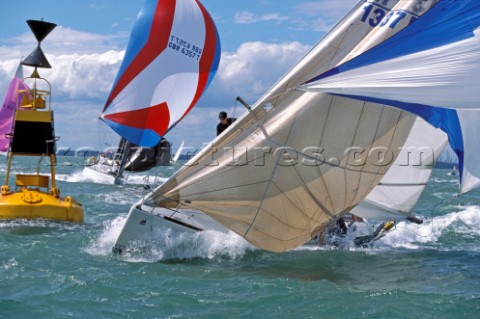 Rounding the Mark Cowes Week 2000