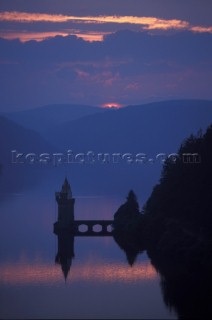 Lake Vyrnwy and hotel at sunset, Llanwyddyn, Wales, UK