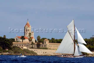 Cannes, France 24 September 2003. Regate Royales  - Prada Trophy 2003. Second Day of racing Photo:Guido Cantini/