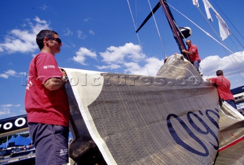 Volvo Ocean Race 20012002  Giugno 2002 Goteborg Svezia  Tappa 9  Partenza I membri dell equipaggio d