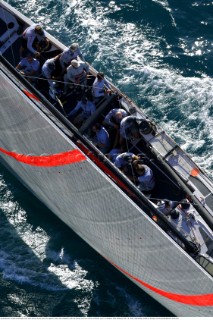 Switzerlands Alinghi Challenge crew work the pit during race two against Team New Zealands NZL-82 during race two of the Americas Cup in Auckland, New Zealand. Feb, 16. 2002.  Team New Zealand lead for most of race two to lose on the final down wind leg to Alinghi by 7 seconds. (Mandatory credit: © Sergio Dionisio/Oceanfashion Pictures)