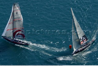 Switzerlands Alinghi Challenge leads Team New Zealands NZL-82 around the top mark during race two of the Americas Cup in Auckland, New Zealand. Feb, 15. 2002.  Team New Zealand lead for most of race two to lose on the final down wind leg to Alinghi by 7 seconds. (Mandatory credit: © Sergio Dionisio/Oceanfashion Pictures)