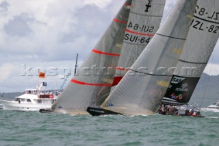 Start line race 5 Alinghi ahead of team new zealand