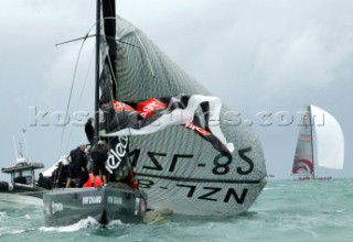 Auckland  Nuova Zelanda - Americas Cup 2003. 28-02-2003 Alinghi vince la quarta Regata dell Americas Cup, Team New Zealand disalbera. Team New Zealand disalberato. Auckland New Zealand - AmericaÕs Cup 2003 . 28-02-2003 - Race 4: Alinghi take a 4 point in the race and Team New Zealand dismasted. Team New Zealand disnasted.