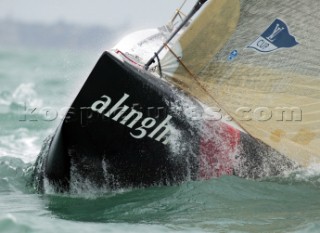 Auckland  Nuova Zelanda - Americas Cup 2003. 28-02-2003 Alinghi vince la quarta Regata dell Americas Cup, Team New Zealand disalbera. Alinghi. Auckland New Zealand - AmericaÕs Cup 2003 . 28-02-2003 - Race 4: Alinghi take a 4 point in the race and Team New Zealand dismasted. Alinghi.