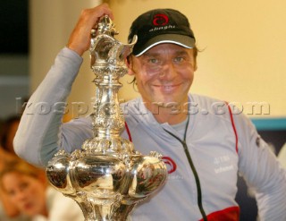 Auckland  Nuova Zelanda - Americas Cup 2003. 02-03-2003 Alinghi vince la quinta regata della Coppa America e porta in Europa dopo 152 il prestigioso trofeo. Ernesto BertarelliAuckland New Zealand - AmericaÕs Cup 2003 . 02-03-2003 -  Alinghi won the Race Five of the XXXI Americas Cup match in Auckland on Sunday and with it, for the first time in its 152-year history the Americas Cup is going to Europe. . Ernesto Bertarelli