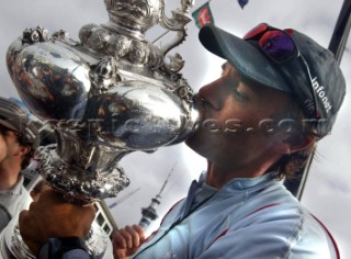 Auckland  Nuova Zelanda - Americas Cup 2003. 02-03-2003 Alinghi vince la quinta regata della Coppa America e porta in Europa dopo 152 il prestigioso trofeo. Ernesto BertarelliAuckland New Zealand - AmericaÕs Cup 2003 . 02-03-2003 -  Alinghi won the Race Five of the XXXI Americas Cup match in Auckland on Sunday and with it, for the first time in its 152-year history the Americas Cup is going to Europe. . Ernesto Bertarelli