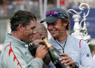 Auckland  Nuova Zelanda - Americas Cup 2003. 02-03-2003 Alinghi vince la quinta regata della Coppa America e porta in Europa dopo 152 il prestigioso trofeo. Ernesto Bertarelli con Russel Coutts alla premiazioneAuckland New Zealand - AmericaÕs Cup 2003 . 02-03-2003 -  Alinghi won the Race Five of the XXXI Americas Cup match in Auckland on Sunday and with it, for the first time in its 152-year history the Americas Cup is going to Europe. . Ernesto Bertarelli and Russel Coutts at the pricegiven.