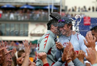 Auckland  Nuova Zelanda - Americas Cup 2003. 02-03-2003 Alinghi vince la quinta regata della Coppa America e porta in Europa dopo 152 il prestigioso trofeo. Ernesto Bertarelli con Russel Coutts alla premiazioneAuckland New Zealand - AmericaÕs Cup 2003 . 02-03-2003 -  Alinghi won the Race Five of the XXXI Americas Cup match in Auckland on Sunday and with it, for the first time in its 152-year history the Americas Cup is going to Europe. . Ernesto Bertarelli and Russel Coutts at the pricegiven