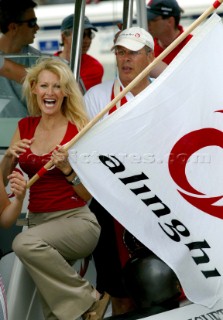 Auckland  Nuova Zelanda - Americas Cup 2003. 02-03-2003 Alinghi vince la quinta regata della Coppa America e porta in Europa dopo 152 il prestigioso trofeo. la moglie di Ernesto Bertarelli KirstyAuckland New Zealand - AmericaÕs Cup 2003 . 02-03-2003 -  Alinghi won the Race Five of the XXXI Americas Cup match in Auckland on Sunday and with it, for the first time in its 152-year history the Americas Cup is going to Europe. . Ernesto Bertarelli wife Kirsty