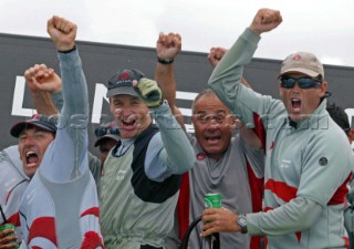 Auckland  Nuova Zelanda - Americas Cup 2003. 02-03-2003 Alinghi vince la quinta regata della Coppa America e porta in Europa dopo 152 il prestigioso trofeo.Russel Coutts celebra la vittoria dellAmericas CupAuckland New Zealand - AmericaÕs Cup 2003 . 02-03-2003 -  Alinghi won the Race Five of the XXXI Americas Cup match in Auckland on Sunday and with it, for the first time in its 152-year history the Americas Cup is going to Europe. Russel Coutts celebrating the victory of the Americas Cup