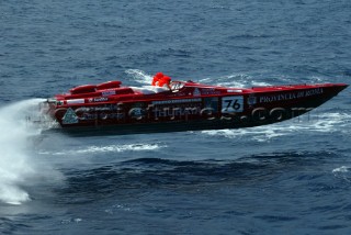 30/5/04, Valletta, Malta: Thuraya italian boat from Rome, passes the Sliema Fort to cross the finish line and win the overall trophy for the first Powerboat P1 Grand Prix of Malta