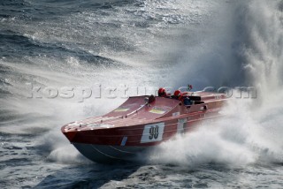 Grand Prix of Malta 29-30.05.04. CANTIERI DEL MEDITERRANEO. Nationality: Italian. Class: Evolution. Main Sponsors: ÊS.I.F., Milano Edil Ponteggi, Co.M.In., Bras CafŽ, Isotta Fraschini Motori, Monvir & Gallini. Hull/Engine Particulars: CUV 40Õ/Isotto Fraschini. Length of Boat Ð 11.46m. Renato Guidi Ð Throttleman/owner. Guiseppe Salvatori Ð Driver.