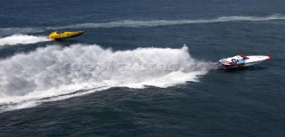 Startline action from the Powerboat P1 World Championships 2004 - Grand Prix of Italy