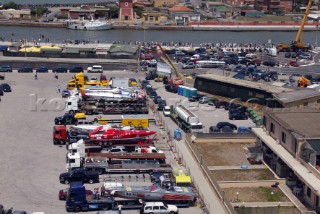 Dockside action in the Powerboat P1 World Championships 2004 - Grand Prix of Italy