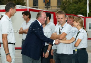 Valencia - 07 10 2004. Valencia Louis Vuitton Cup ACT 2 & 3. Juan©Carlos de Borbon, King of Spain meet Luna Rossa Challange team.