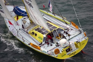 Vendée Globe 2004 - Les Sables dOlonne - Départ - Akena (Raphael Dinelli)