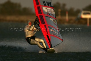 13/11/2004 - Les Saintes Maries de la mer (France) - Irish sailboarder Finian Maynard beat the overall sailing speed record with a run at 46,82 knts.