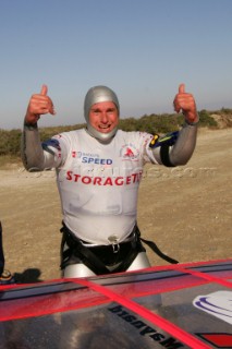 13/11/2004 - Les Saintes Maries de la mer (France) - Irish sailboarder Finian Maynard beat the overall sailing speed record with a run at 46,82 knts.