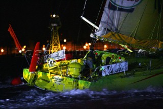 Jean le Cam on board Bonduelle finishes in 2nd place in the 2004/5 Vendee Globe with a time of 87 days 17 hours 20 minutes and 8 seconds