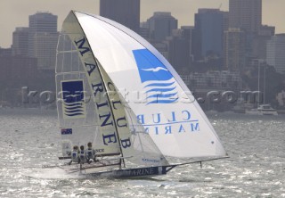 18Õ Skiff racing in Sydney Harbour