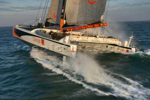 Arrival of maxi cat Orange skippered by Bruno Peyron in Brest at the end of the successful Jules Ver