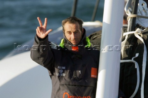 Arrival of maxi cat Orange skippered by Bruno Peyron in Brest at the end of the successful Jules Ver