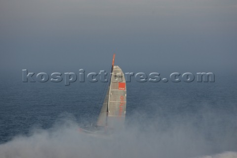 Arrival of maxi cat Orange skippered by Bruno Peyron in Brest at the end of the successful Jules Ver