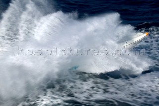 Powerboat P1 racing action from Malta 2005