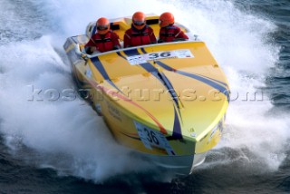 Powerboat P1 racing action from Malta 2005