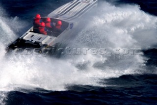 Powerboat P1 racing action from Malta 2005