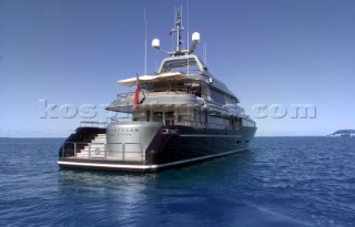 Stern view of superyacht Slipstream