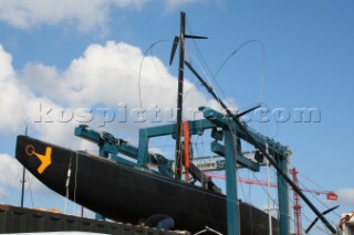 Trapani Italy 23 10 05. Americas Cup 2007 - ACT 8 - 9. Victory dismasted in the dock