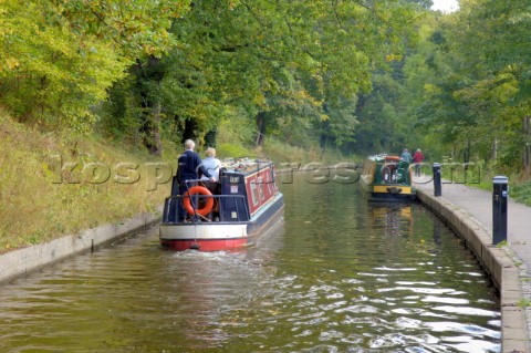 Leaving Llangollen wharf on the Llangollen canalLlangollenClwydWalesUKOctober 2005