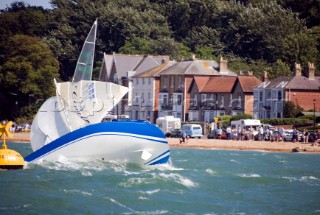 COWES, ENGLAND - JULY30: Sailors onboard the yacht GBR 509 sponsored by Coutts struggle to control the yacht in a leeward broach in front of spectators on The Green in Cowes during the windy conditions of Day 2 of  Skandia Life Cowes Week 2006. (Photo by Kos/Kos Picture Source via Getty Images)