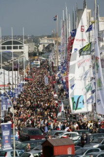 27/10/2006 - Saint Malo (FRA) - Route du Rhum 2006 - Ambiances ponton - 27/10/2006 - Saint Malo (FRA) - Route du Rhum 2006 - Dock ambiances
