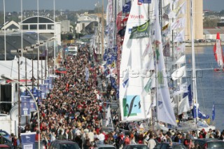 27/10/2006 - Saint Malo (FRA) - Route du Rhum 2006 - Ambiances ponton - 27/10/2006 - Saint Malo (FRA) - Route du Rhum 2006 - Dock ambiances