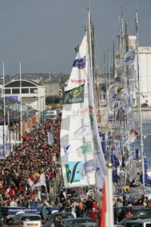 27/10/2006 - Saint Malo (FRA) - Route du Rhum 2006 - Ambiances ponton - 27/10/2006 - Saint Malo (FRA) - Route du Rhum 2006 - Dock ambiances