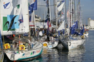 27/10/2006 - Saint Malo (FRA) - Route du Rhum 2006 - Ambiances ponton - 27/10/2006 - Saint Malo (FRA) - Route du Rhum 2006 - Dock ambiances