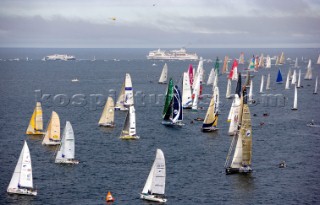 06_15562 ST MALO, FRANCE,  29 October 2006 . ROUTE DU RHUM-LA BANQUE POSTALE,Single-handed transatlantic sailing race : St Malo (FRA) / Ponte a Pitre (Guadeloupe/ French West Indies) 3543 NM . . Start in St Malo on 29th Oct. View of start from south mark.