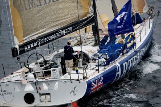 06_15957 ST MALO, FRANCE,  29 October 2006 . ROUTE DU RHUM-LA BANQUE POSTALE,Single-handed transatlantic sailing race : St Malo (FRA) / Ponte a Pitre (Guadeloupe/ French West Indies) 3543 NM . . Start from St Malo on 29th Oct. Monohull Imoca ARTEMIS, skipper Brian Thompson (GBR)