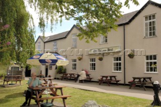 The Narrow Boat Inn,at the side of the Llangollen canal,Welsh Frankton,Shropshire,England.June 2006.