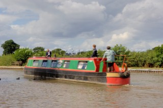 People on narrow boat on the Llangollen canal at Ellesmere,Shropshire,England.