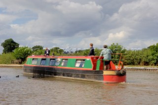 People on narrow boat on the Llangollen canal at Ellesmere,Shropshire,England.