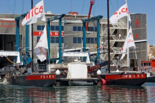 Valencia, 22 03 07. Team bases. Luna Rossa Challenge.